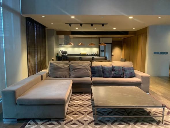 living room and room interior of Rende Sukhumvit 23