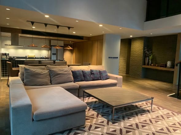 living room and room interior of Rende Sukhumvit 23