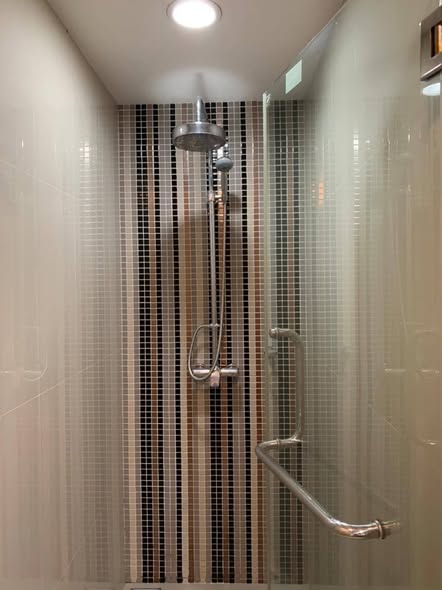 room interior and bathroom of Rende Sukhumvit 23