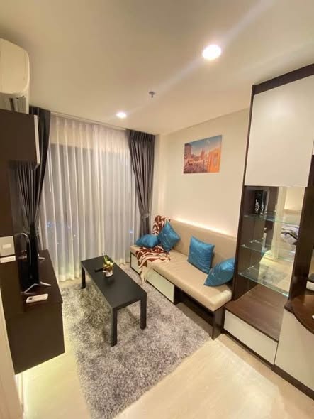 bedroom and living room of Rhythm Asoke 2