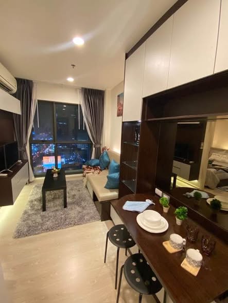 bedroom and living room of Rhythm Asoke 2