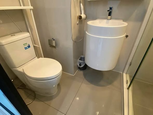 bathroom of Rhythm Asoke