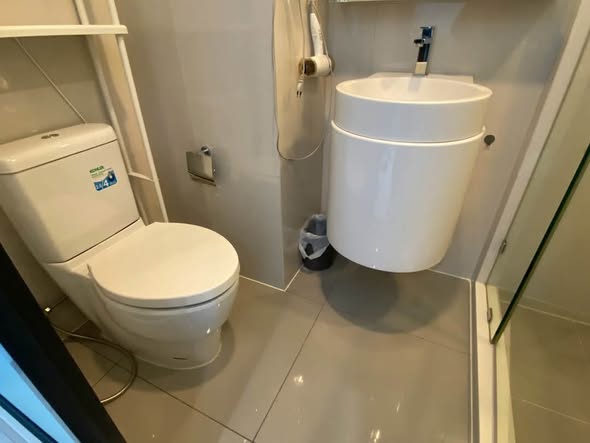 bathroom of Rhythm Asoke