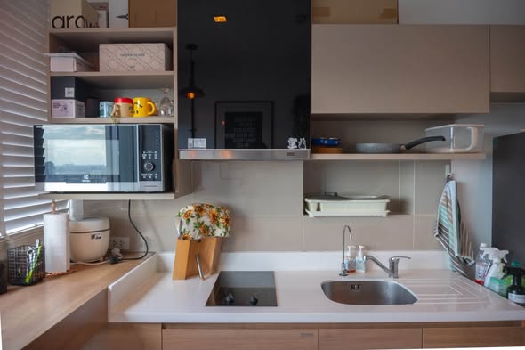 bathroom and kitchen of RHYTHM Phahon-Ari