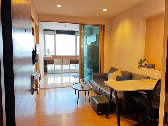 room interior of RHYTHM Phahon-Ari