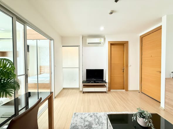 bedroom and room interior of RHYTHM Ratchada-Huaykwang