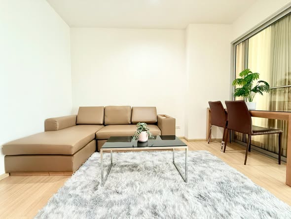 living room of RHYTHM Ratchada-Huaykwang