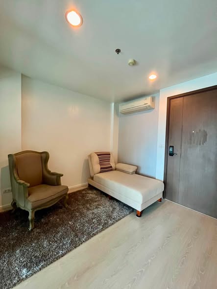 bedroom of Rhythm Sathon-Naradhiwas
