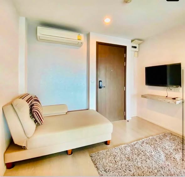 bedroom and room interior of Rhythm Sathon-Naradhiwas