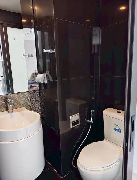 bathroom of Rhythm Sukhumvit 36-38
