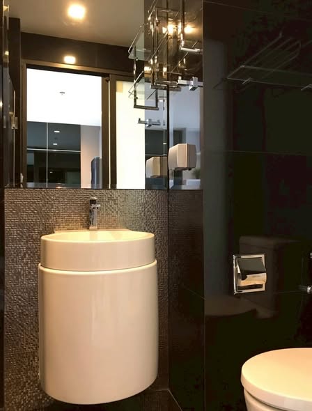bathroom of Rhythm Sukhumvit 36-38