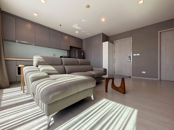 bedroom and living room of Rhythm Sukhumvit 36-38