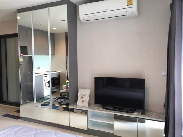 bedroom and room interior of Rhythm Sukhumvit 36-38