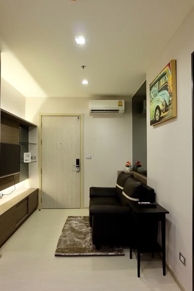 living room of Rhythm Sukhumvit 36-38