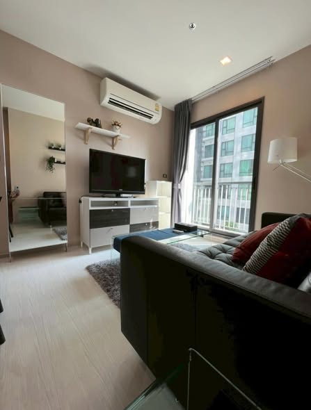 living room and bedroom of Rhythm Sukhumvit 36-38