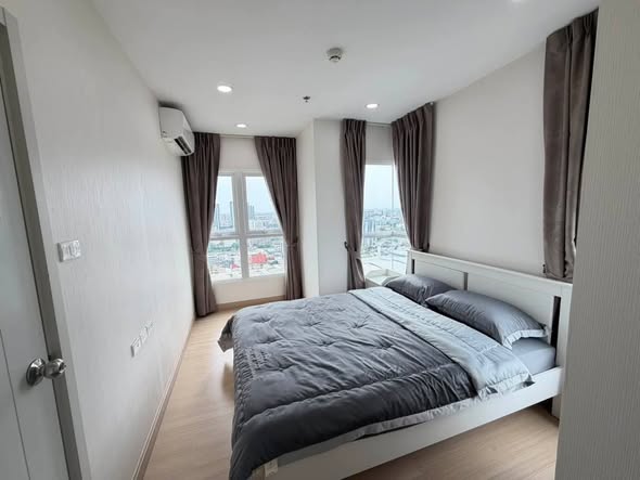 bedroom of Rich Park Chao Phraya