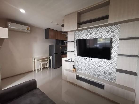 bedroom and kitchen of Rich Park Chao Phraya