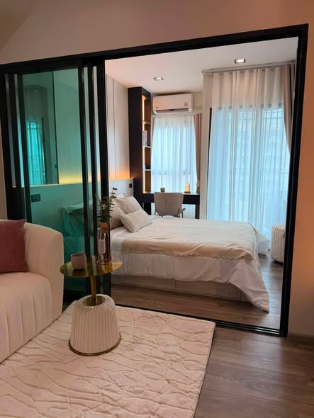 bedroom and room interior of Rich Park Terminal Phaholyothin 59