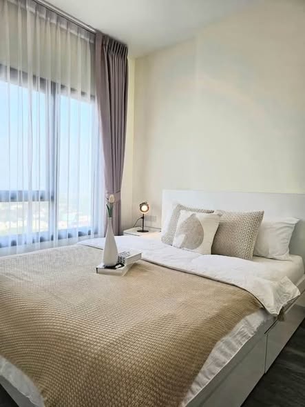bedroom of Rich Park Triple Station