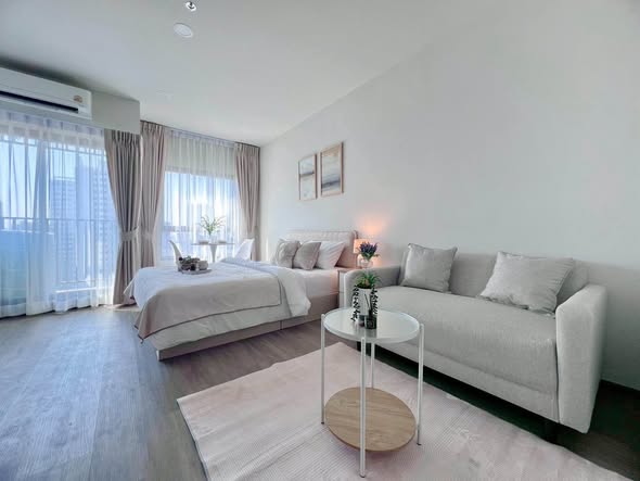 living room and bedroom of Rich Point @BTS Wutthakat