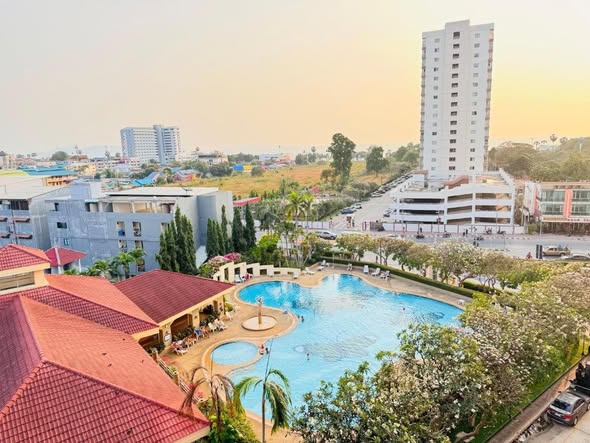pool of Rimhad Jomtien Condominium A