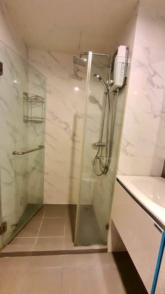 room interior and bathroom of Rise Rama 9
