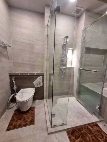 room interior and bathroom of วิสซ์ดอม เดอะ ฟอเรสเทียส์