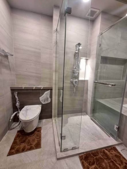 room interior and bathroom of วิสซ์ดอม เดอะ ฟอเรสเทียส์