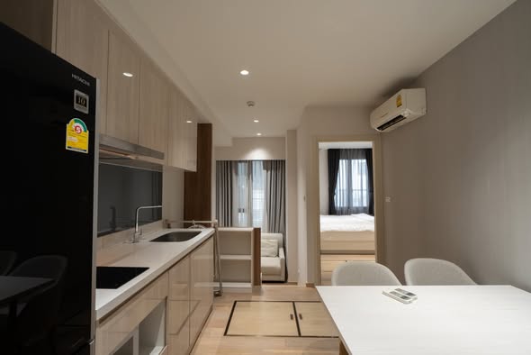 Runesu Thonglor 5 (รูเนะสุ ทองหล่อ 5)