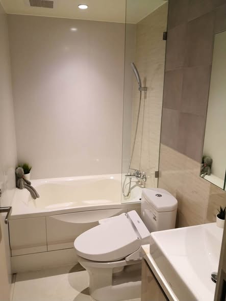 Runesu Thonglor 5 (รูเนะสุ ทองหล่อ 5)