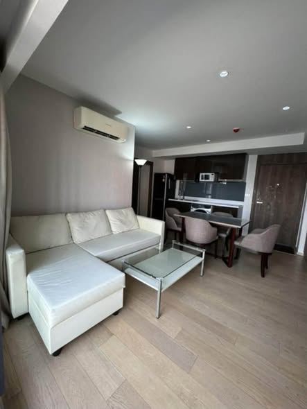 living room and bedroom of Runesu Thonglor 5 (รูเนะสุ ทองหล่อ 5)