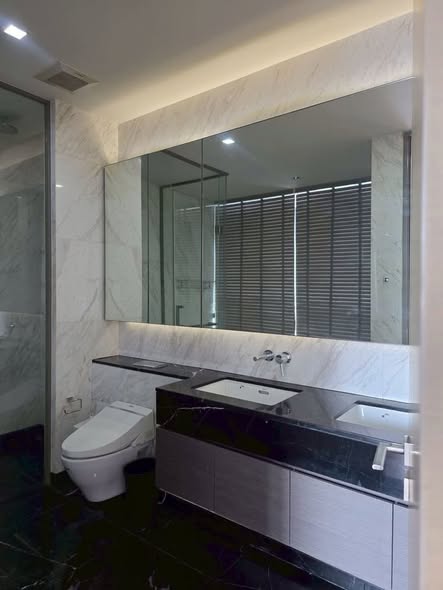 bathroom of SALADAENG One