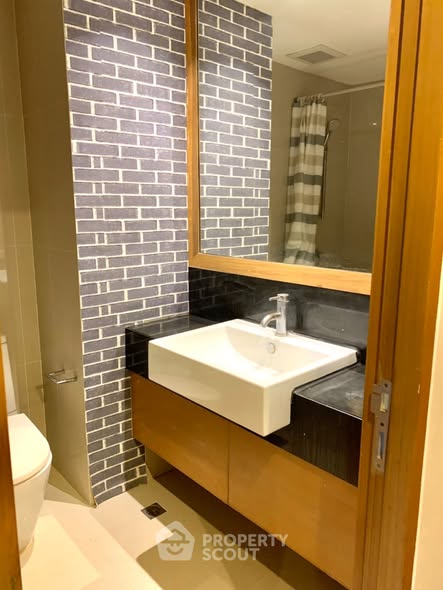 bathroom of Sathorn Gardens