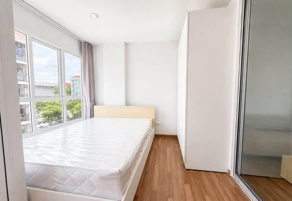 bedroom and room interior of Sena Miami Ecotown Sukhumvit – Bangpu