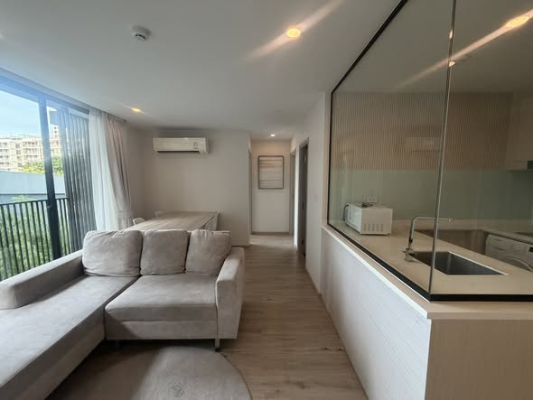bedroom and room interior of Serio Sukhumvit 50