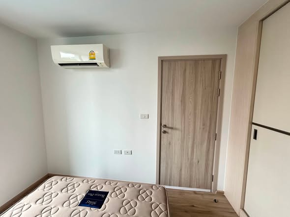 bedroom and room interior of Serio Sukhumvit 50