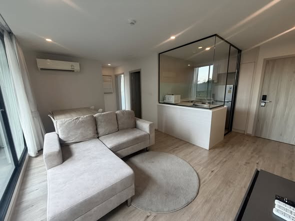bedroom and room interior of Serio Sukhumvit 50