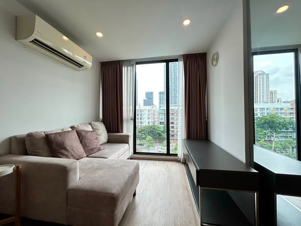 living room and bedroom of Serio Sukhumvit 50