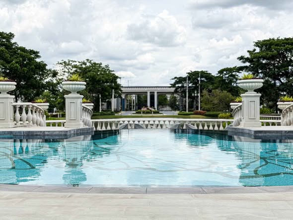 pool of Setthasiri Don Mueang