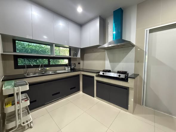 bathroom and kitchen of Setthasiri Krungthep Kreetha 2