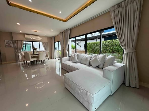 bedroom and living room of Setthasiri Krungthep Kreetha 2
