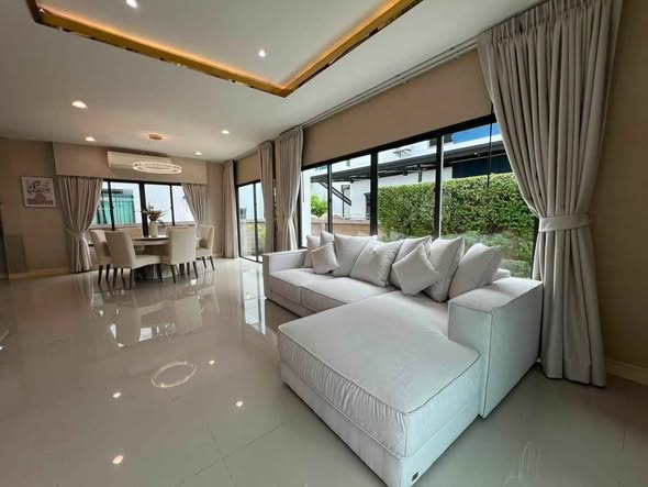 bedroom and living room of Setthasiri Krungthep Kreetha 2