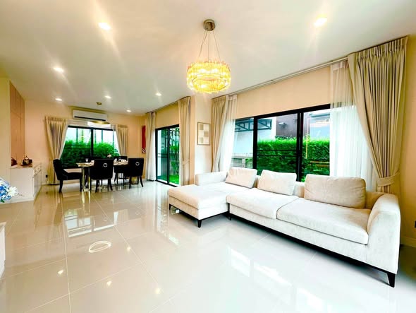 bedroom and living room of Setthasiri Krungthep Kreetha 2