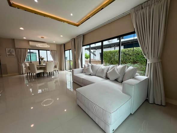 living room and bedroom of Setthasiri Krungthep Kreetha 2