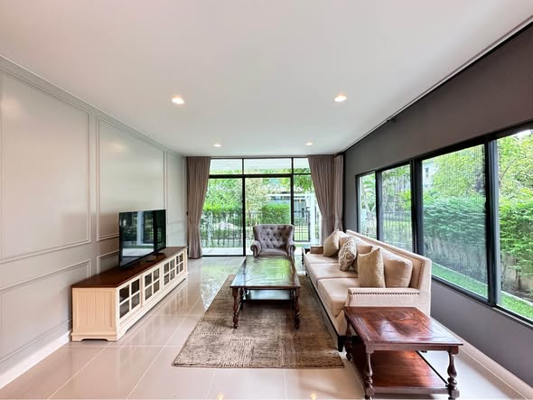 living room and room interior of Setthasiri Krungthep Kreetha 2