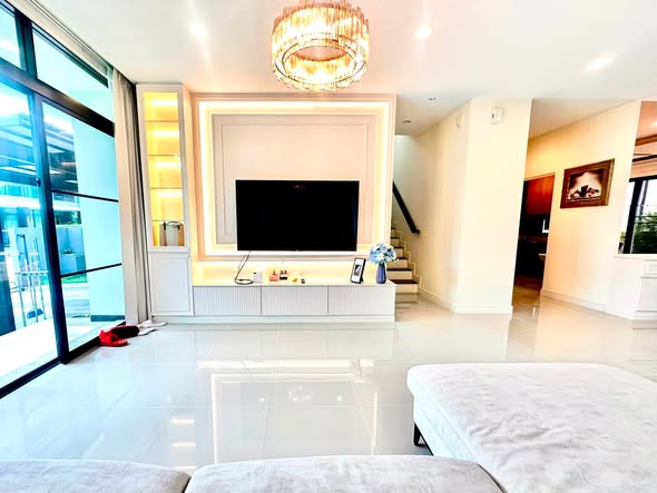 living room and room interior of Setthasiri Krungthep Kreetha 2