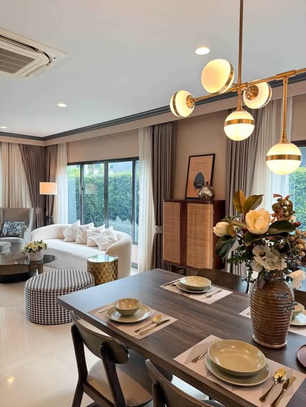 living room and room interior of Setthasiri Krungthep Kreetha 2