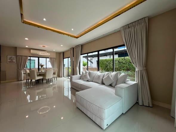 bedroom and living room of Setthasiri Krungthep Kreetha