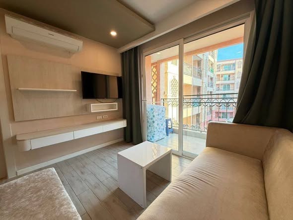 bedroom and living room of Seven Seas Condo Resort Jomtien