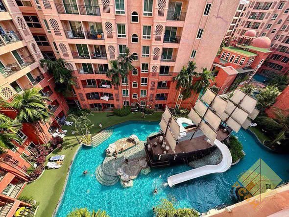 pool of Seven Seas Condo Resort Jomtien